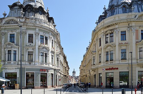 Gewächshäuser des Botanischen Gartens Cluj-Napoca, Cluj-Napoca — Looking down Strada Iuliu Maniu from Piața Unirii, Cluj-Napoca, 2017