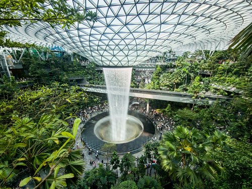 Jewel Changi Airport: Forest Valley und Glaskuppel, Flughafen Changi, Singapur — photo 5