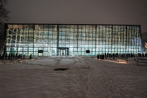 Egzotarium de Sosnowiec (Centre d'éducation écologique), Sosnowiec, voïvodie de Silésie — Centrum Edukacji Ekologicznej Egzotarium, Sosnowiec, Grudzień 2023, widok nocny…