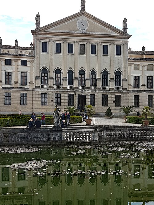 Orangerie et serres de la Villa Pisani, Stra, Vénétie — Villa Pisani (Stra) - retro dell'edificio principale
