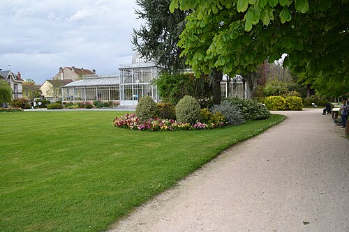 Gewächshaus (Orangerie) des Jardin Massey, Tarbes, Okzitanien — Tarbes Jardin Massey in flower in 2016, april.