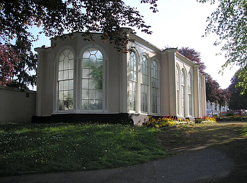 Die Orangerie von Bitton House (Orangerie von Teignmouth), Teignmouth (Devon), England — A modern view of the orangery at Bitton House, Teignmouth on the morning of 18 May 2013.…