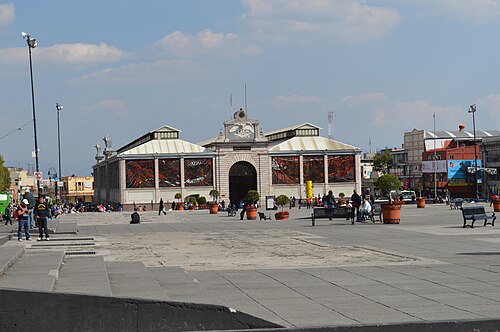 Cosmovitral Jardín Botánico, Toluca de Lerdo, État de Mexico — View of the Cosmovitral across the Angel Maria Garibay Plaza in Toluca, Mexico