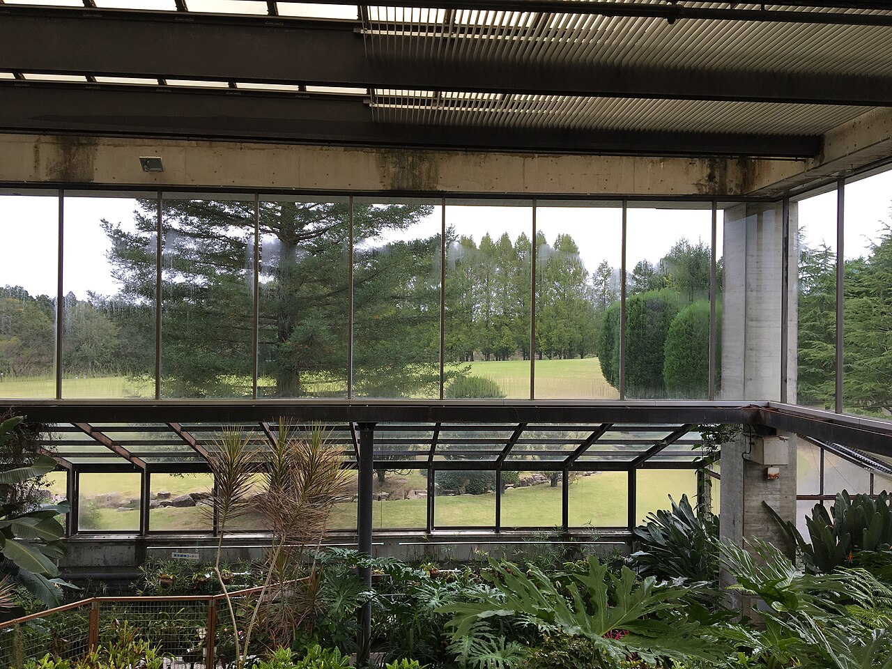 Grande serre d'exposition du parc botanique de Mito (水戸市植物公園 観賞大温室), Mito, préfecture d'Ibaraki